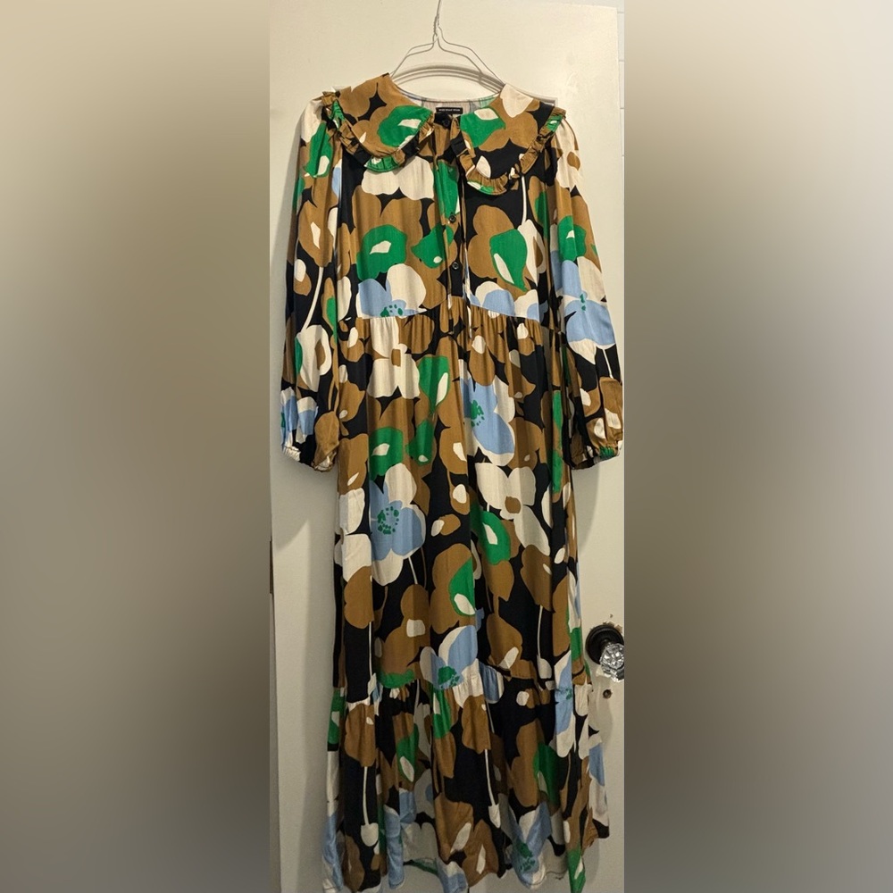 WHO WHAT WEAR Midi Floral Dress with Pilgrim Collar (Medium)